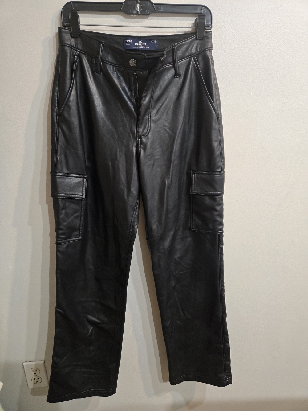 Hollister Black Faux Leather Cargo Pants Womens Sz 7R/6R  W28R